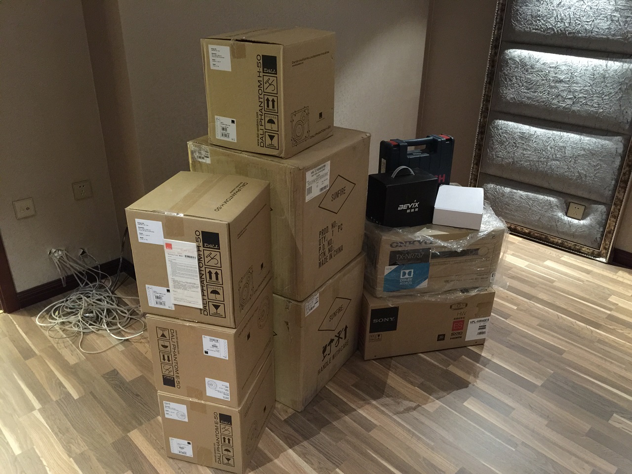2BC5AE17-9981-425A-88CA-EB0C2139BD58.JPG 家庭影院